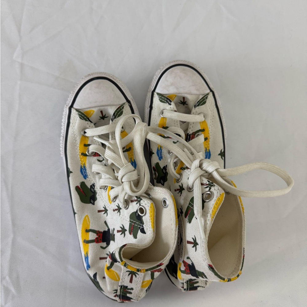 Kids Converse Shoes size 4